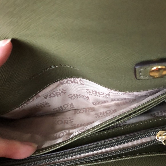 Beautiful Michael Kors Green Crossbody - Picture 8 of 12